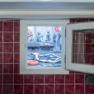 Walled Off Otel